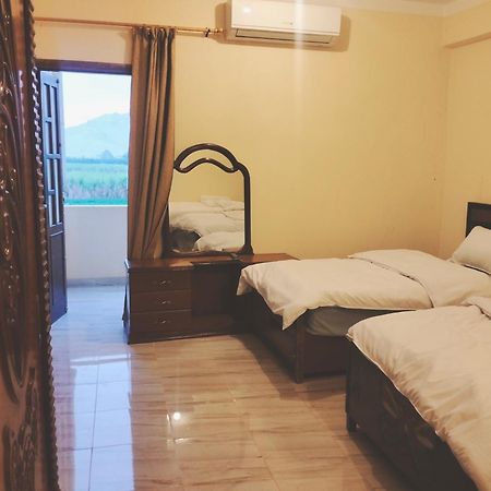 Quiet Gate Guest House Al Aqalitah Bagian luar foto