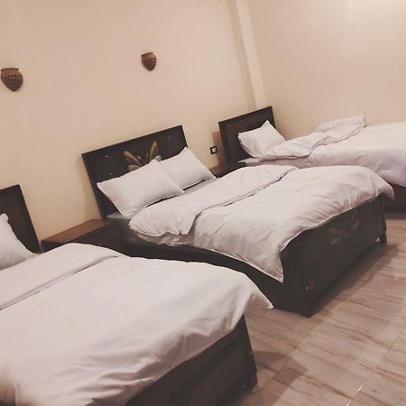 Quiet Gate Guest House Al Aqalitah Bagian luar foto