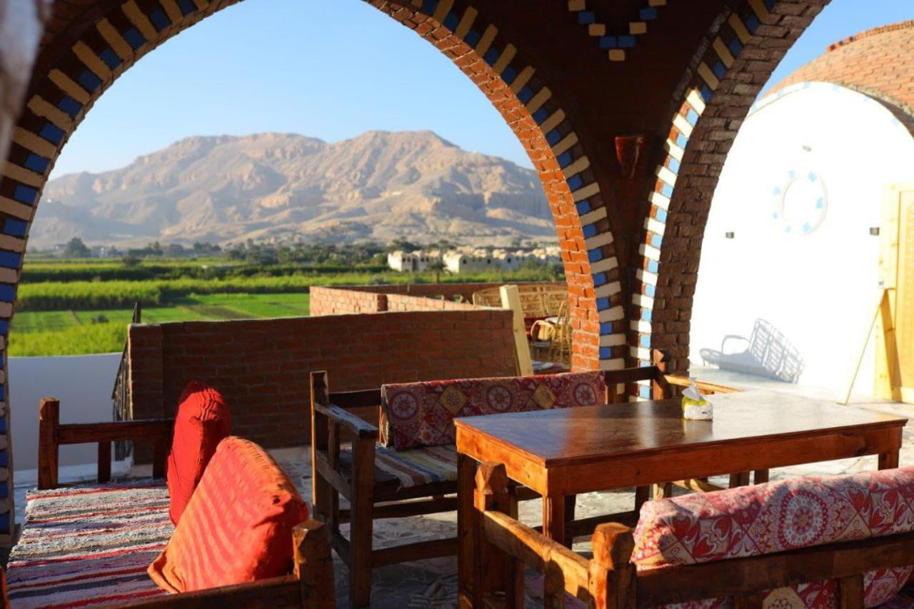 Quiet Gate Guest House Al Aqalitah Bagian luar foto