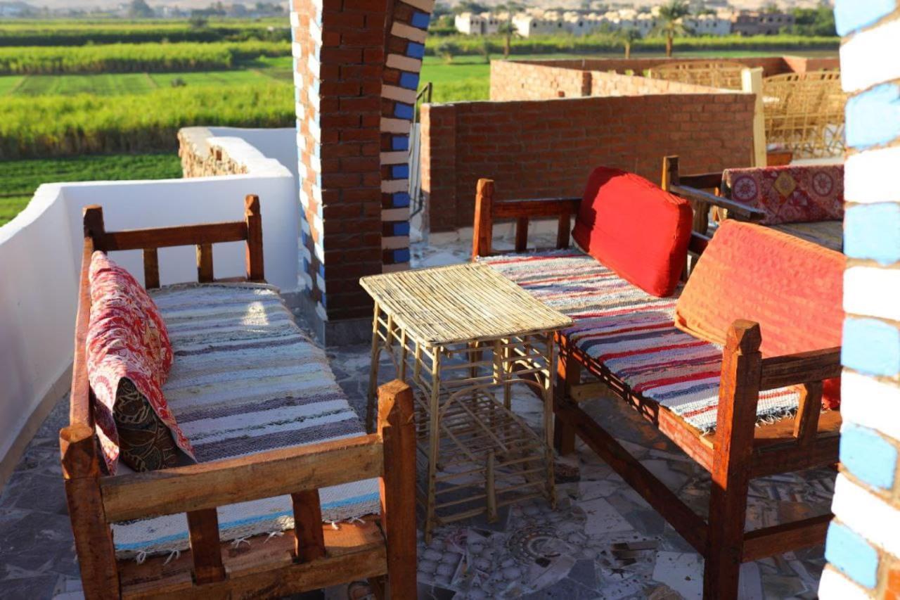 Quiet Gate Guest House Al Aqalitah Bagian luar foto