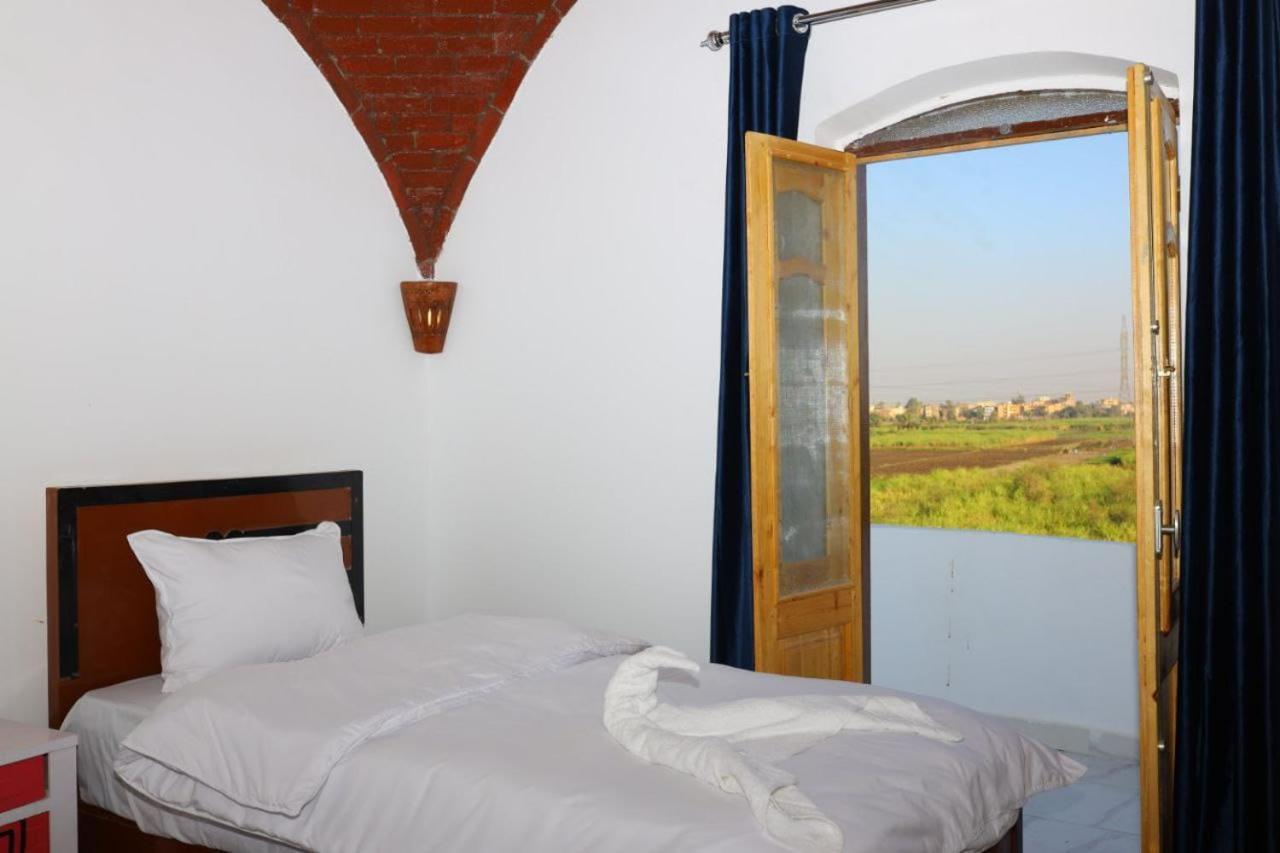 Quiet Gate Guest House Al Aqalitah Bagian luar foto