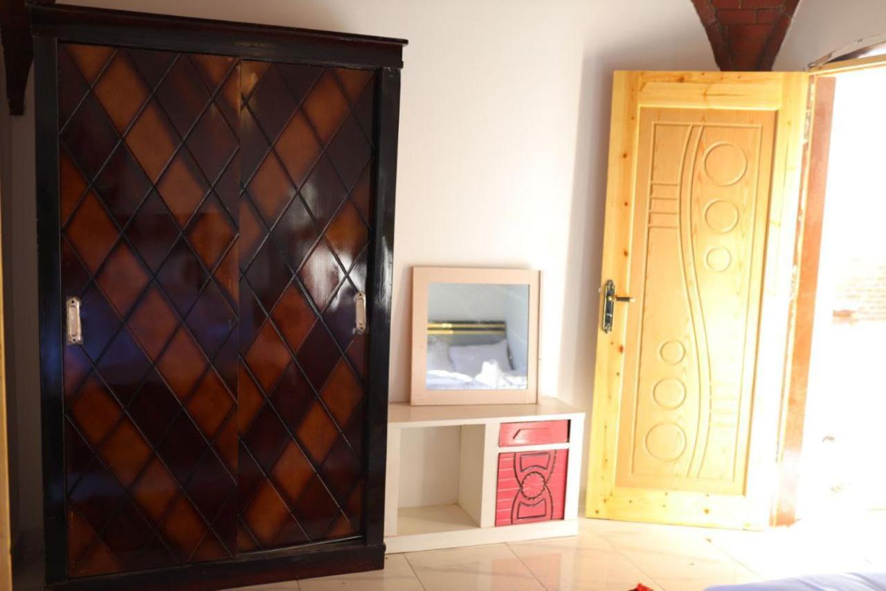 Quiet Gate Guest House Al Aqalitah Bagian luar foto