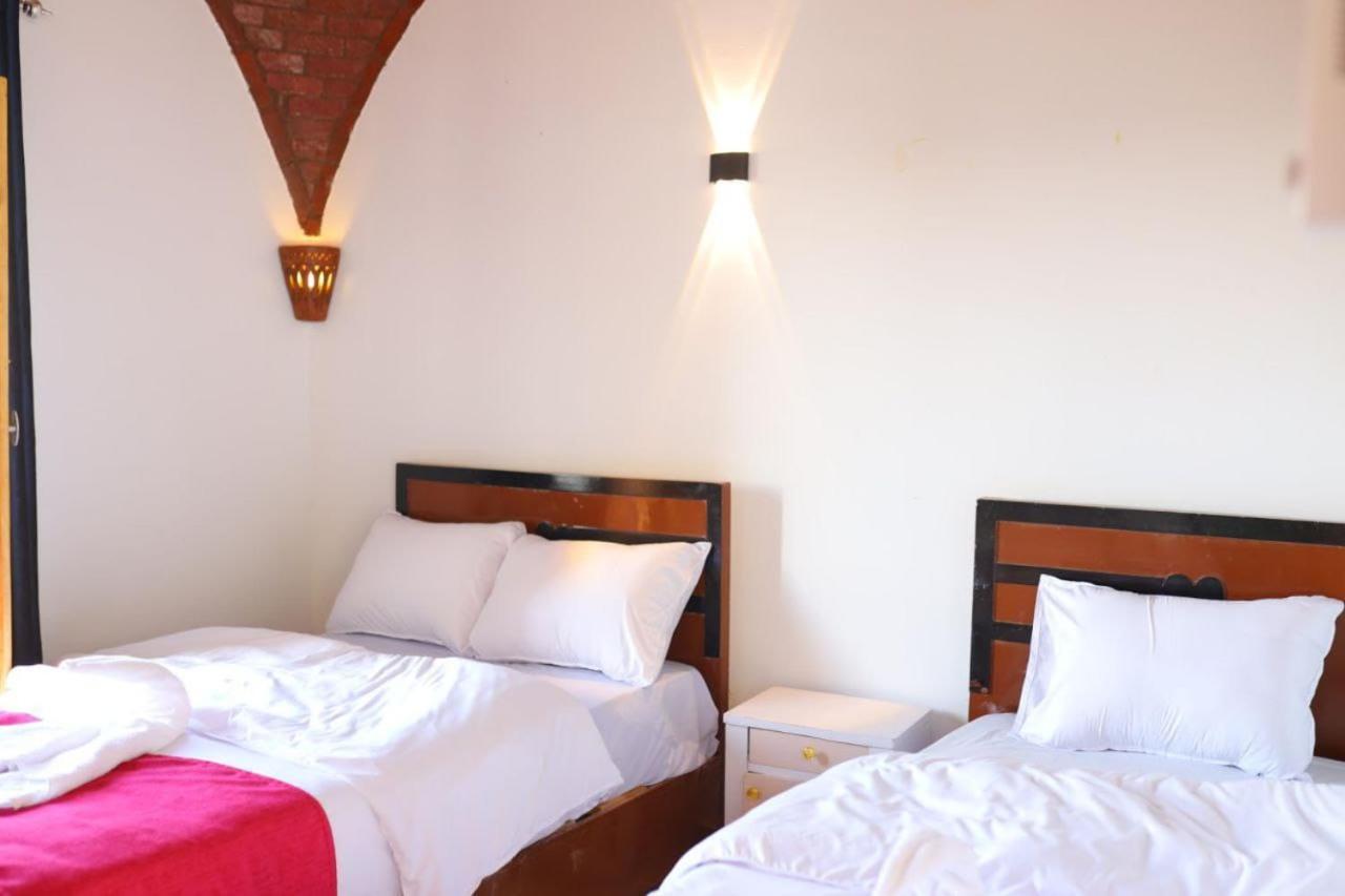 Quiet Gate Guest House Al Aqalitah Bagian luar foto