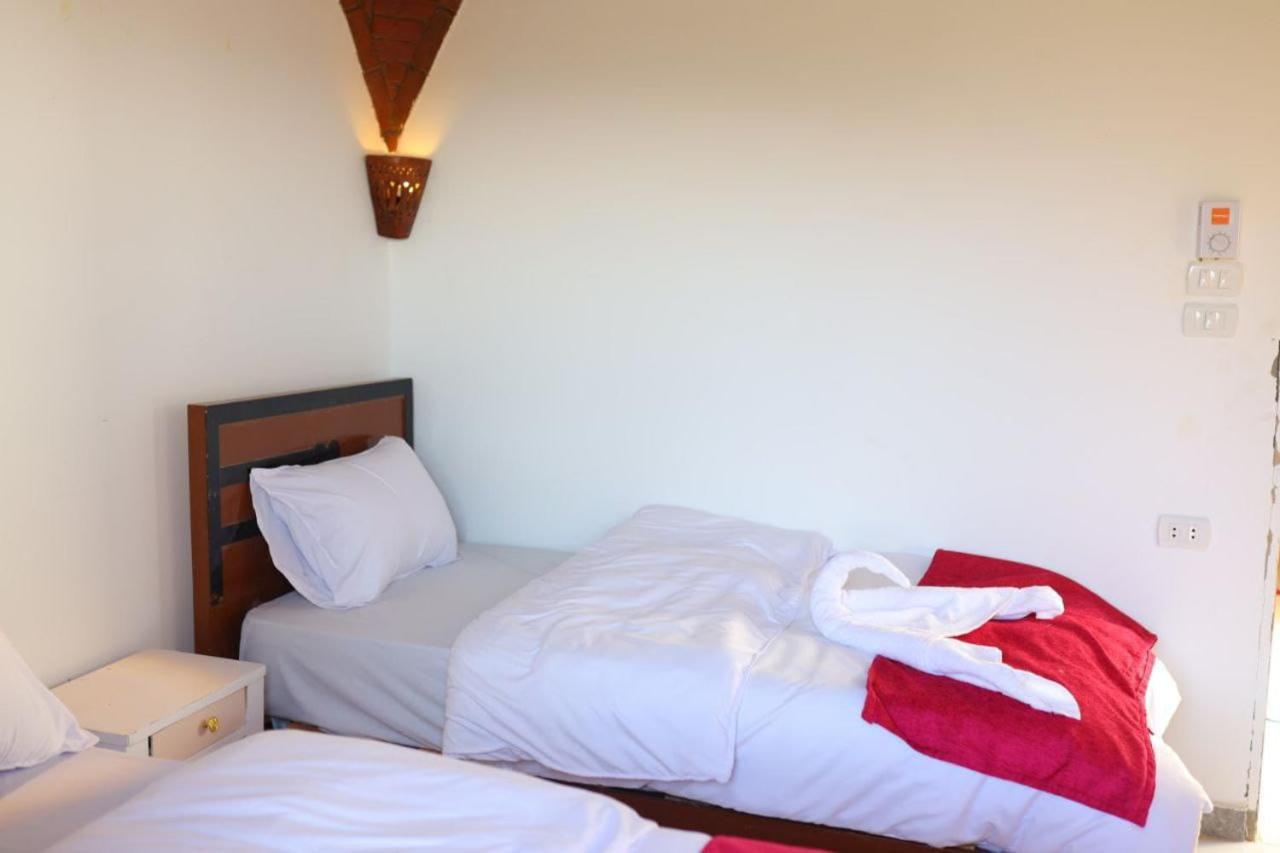 Quiet Gate Guest House Al Aqalitah Bagian luar foto