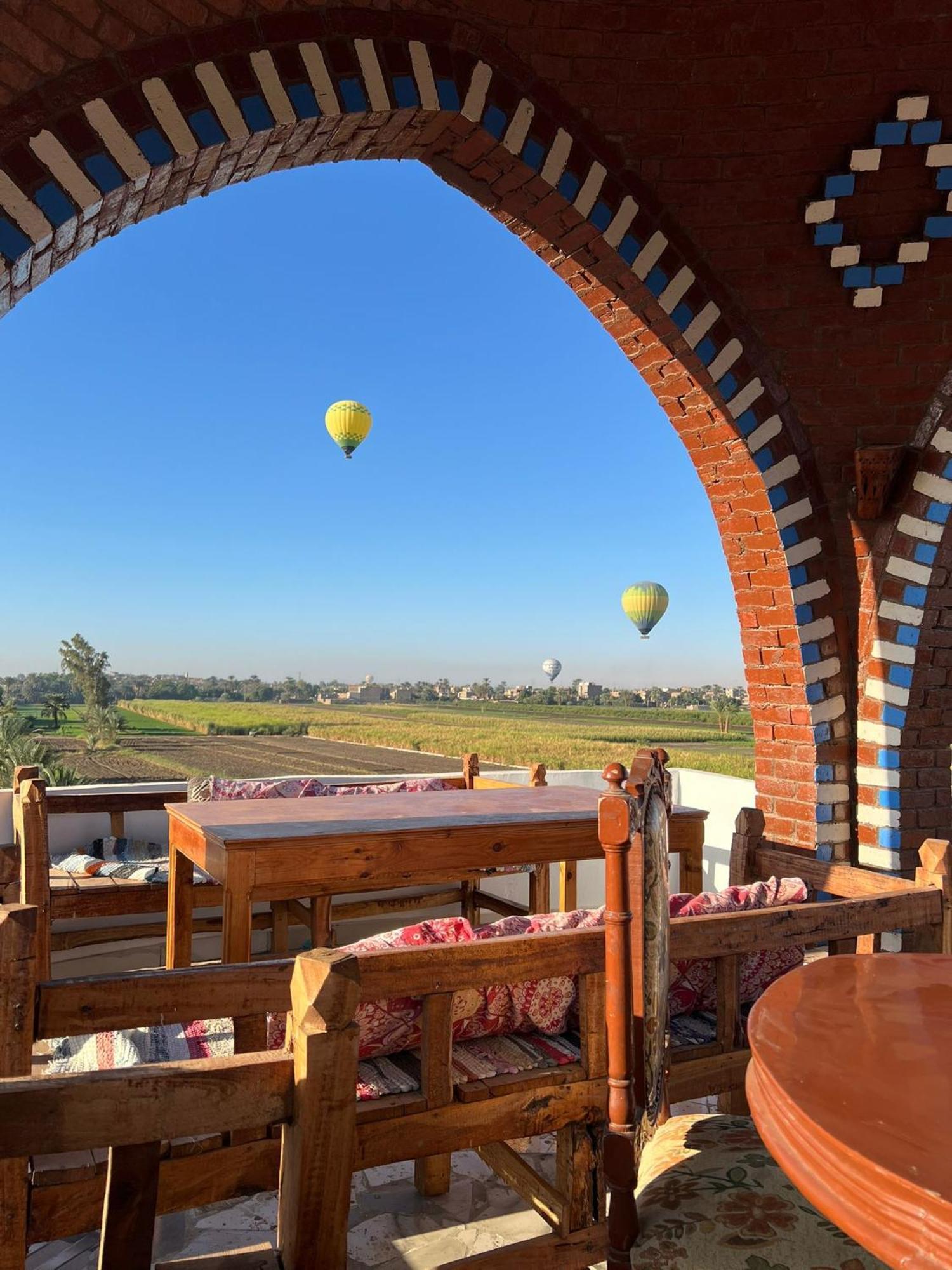 Quiet Gate Guest House Al Aqalitah Bagian luar foto